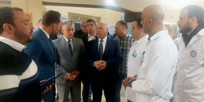 وزير النقل يزور المصابين